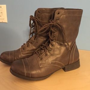 COMBAT BOOTS