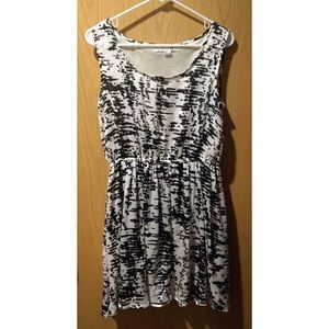 Black and White Sleeveless Dress