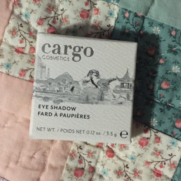 Cargo eye shadow