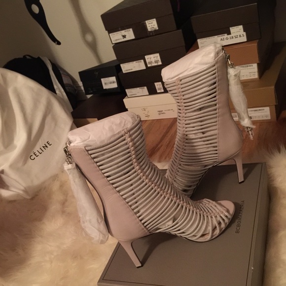 BCBG PARIS  Ledder High Heel Bootie Light Grey - Picture 4 of 4