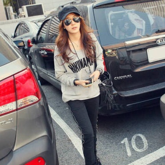 SOLD ❗️Last Chance HakunaMatata Crewneck - Picture 2 of 3