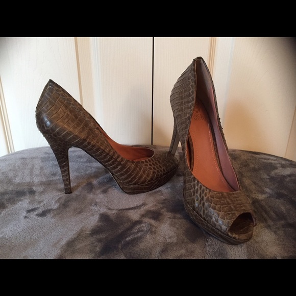 Vince Camuto heels size 7