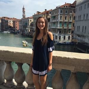 Meet your Posher, Alexis