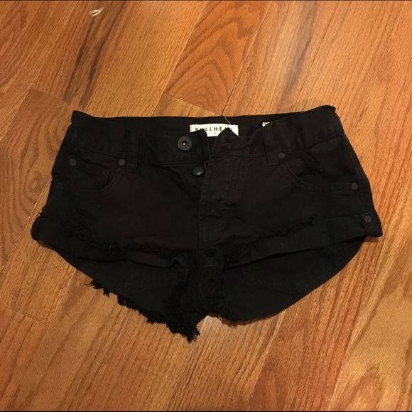 Black slouchy short