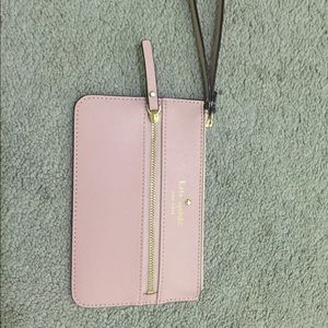 NEEDS TO GO!! Kate spade wristlet