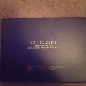 Brand new Anastasia Beverly Hills contour kit