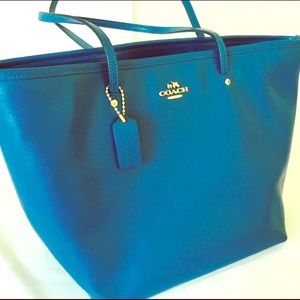 Nwt coach tote