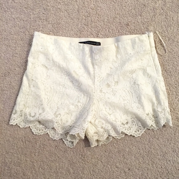 Zara Pants - Zara lace scallop Shorts