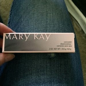 Mary Kay yellow concealer