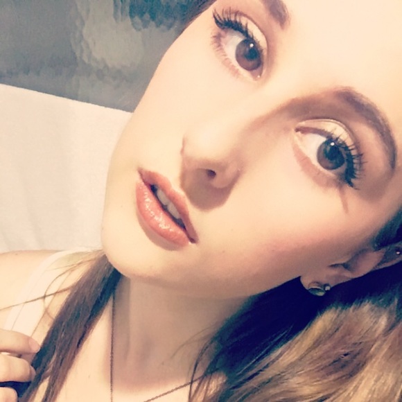 Meet your Posher, Carly