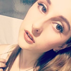 Meet your Posher, Carly