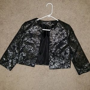 3/4 Sleeve Black & Silver crop top