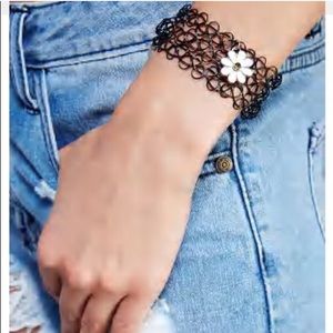 NWT daisy charm tattoo bracelet