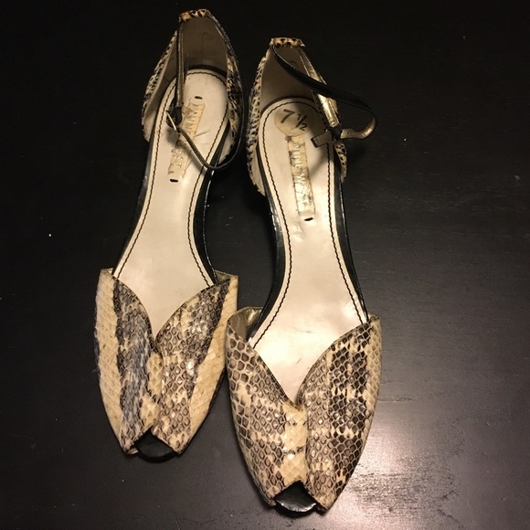 Nine West black & white snake skin flats size 7.5