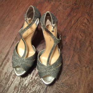 Like brand new, only wore once for a pageant.