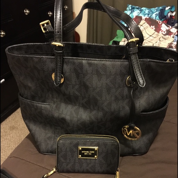 Authentic MK tote in new condition BAG ONLY