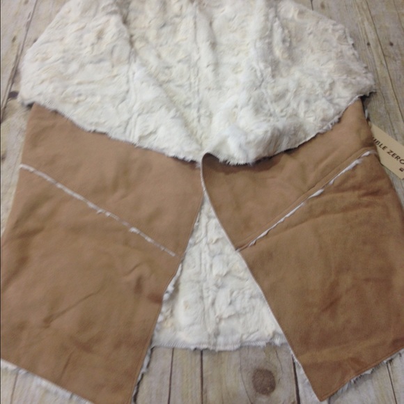 Faux fur open Tan vest with pockets Size Small - Picture 1 of 3