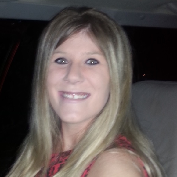 Meet your Posher, Danielle - Picture 1 of 1