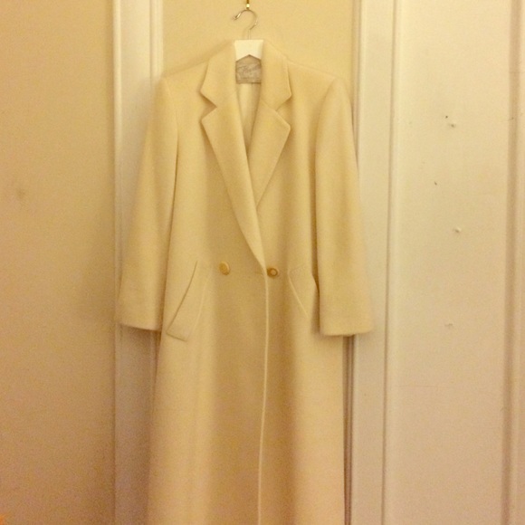 100% Cashmere women's cream coat.  Large.