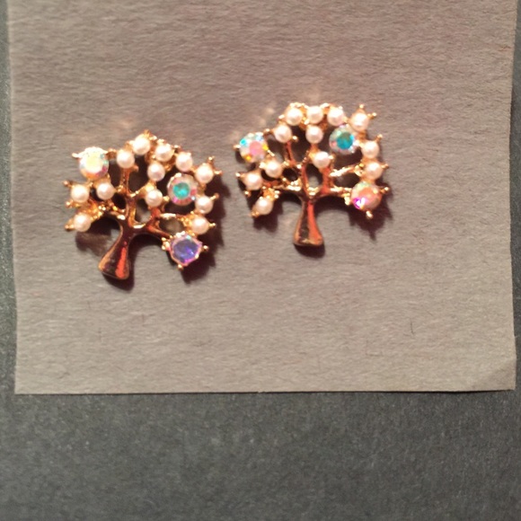 Opal/pearl Tree Earrings