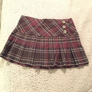 Plaid skirt with button closure