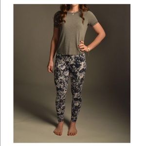 Blue and white floral print leggings