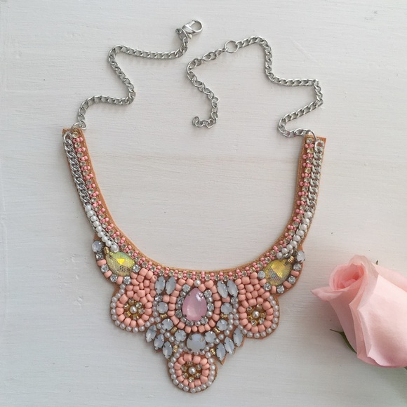 Lovely handcrafted bib necklace - Picture 2 of 2