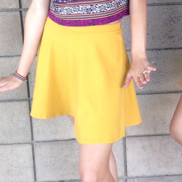 Skater yellow/gold skirt