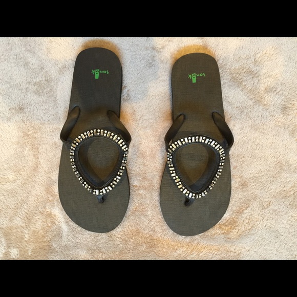 Rhinestone sandals new/never worn sanuk size 8