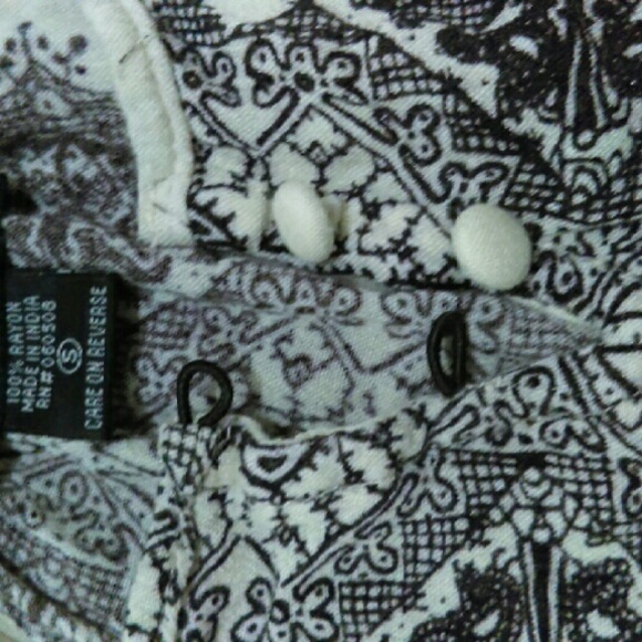 Gorgeous Patterned Top - Picture 3 of 4
