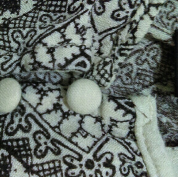 Gorgeous Patterned Top - Picture 4 of 4