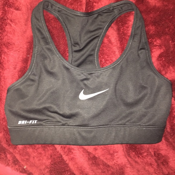 Black nike sports bra