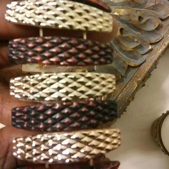 Bracelets - Picture 2 of 4