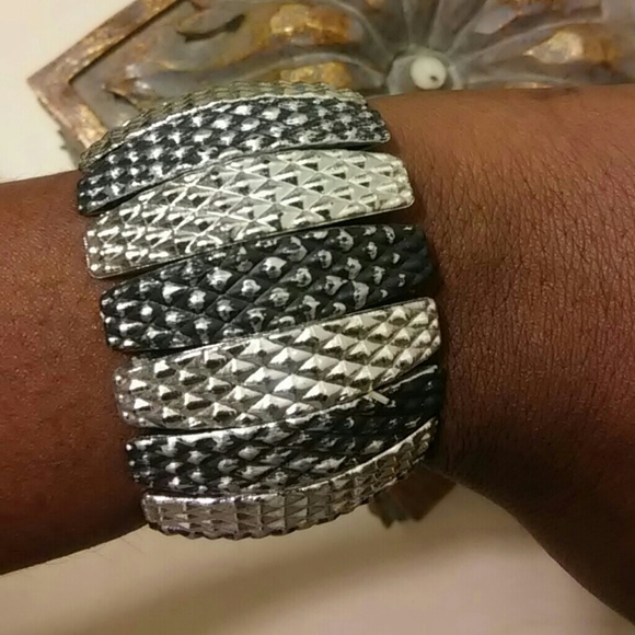 Bracelets - Picture 3 of 4