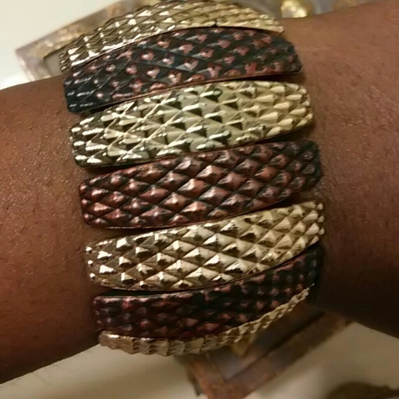 Bracelets - Picture 4 of 4