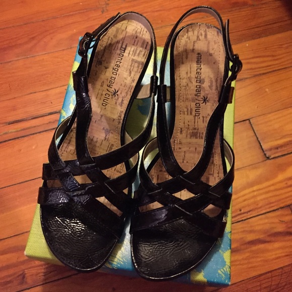 Black wedges