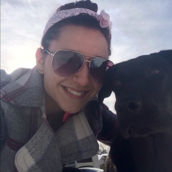 Meet your Posh Ambassador, Jenn Love - Picture 3 of 8