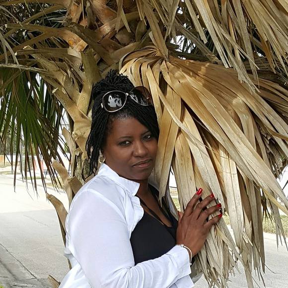 Meet your Posher, Felisa - Picture 1 of 1