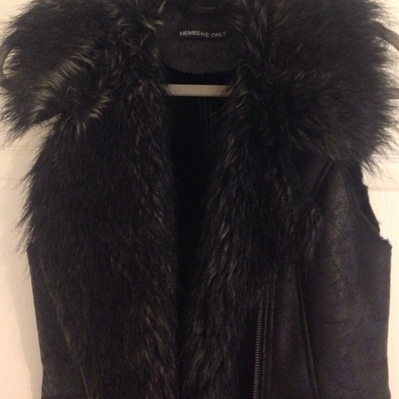 Beautiful vest❌SOLD❌ - Picture 2 of 7