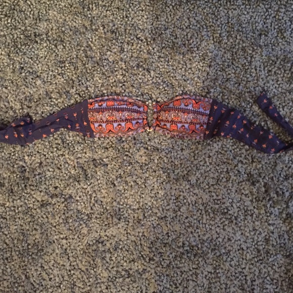 A cremieux bathing suit top ☀️