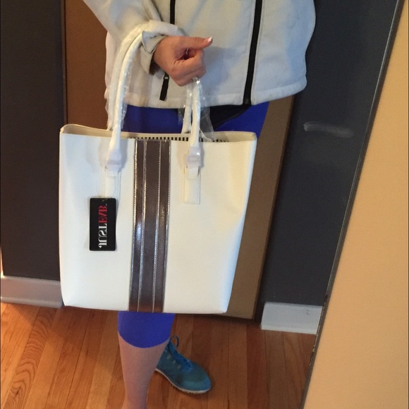 Large white handbag with silver hardware - Picture 4 of 4