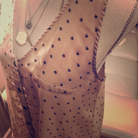 Blouse - sleeveless in Peach