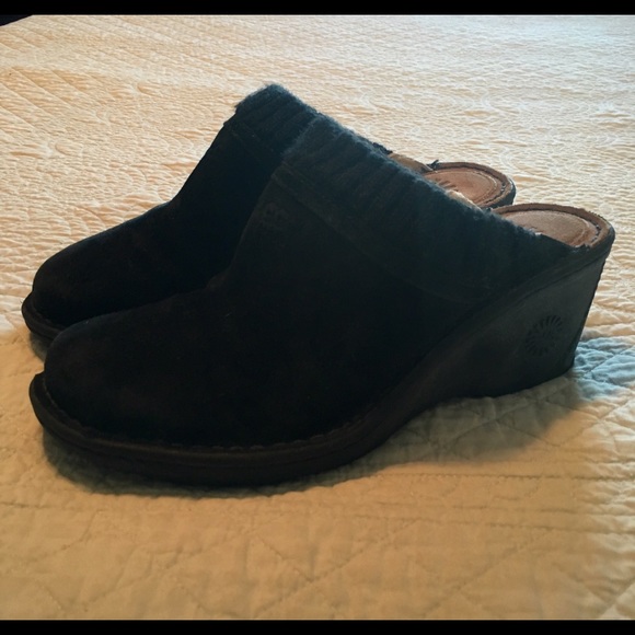 Women's UGG Clog Size 7