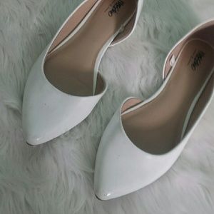 Mossimo White Flats