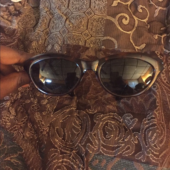 DKNY Sunglasses - Picture 2 of 4