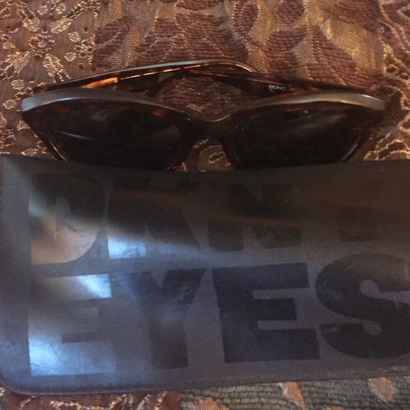 DKNY Sunglasses - Picture 4 of 4