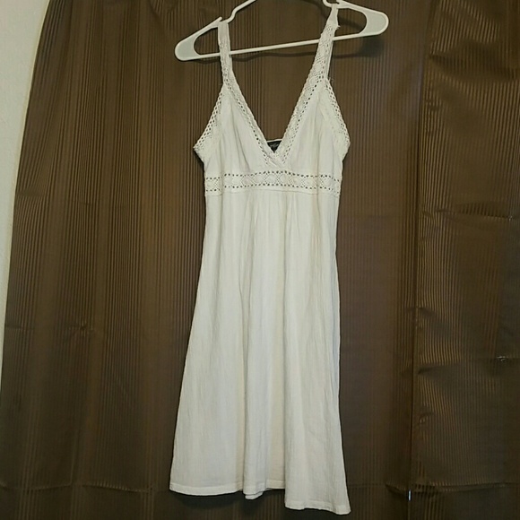 White dress with crochet details - Picture 1 of 2