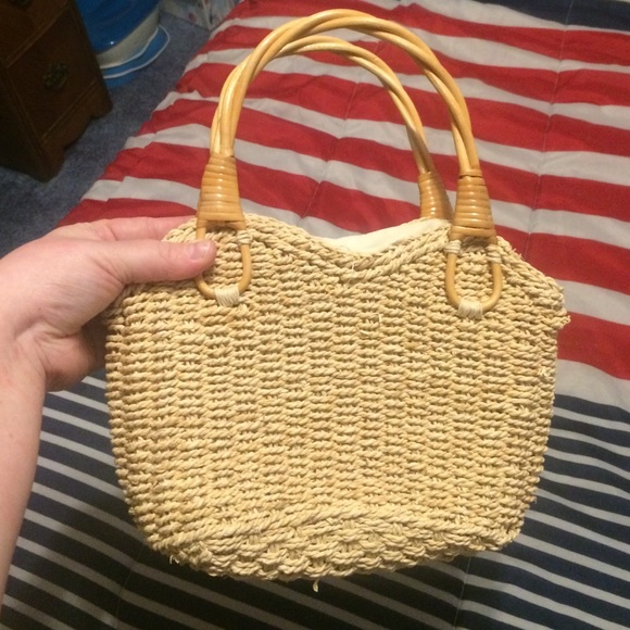 Straw bag w/ wood handles