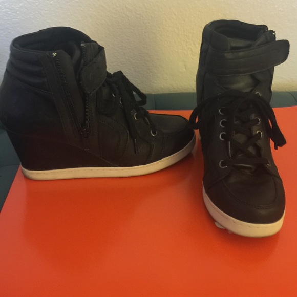 PRICE REDUCTION💥💥💥Black Wedge Sneakers