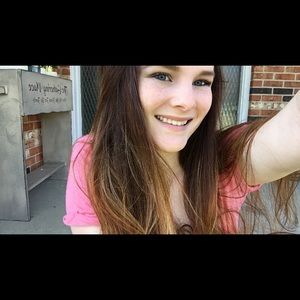 Meet your Posher, Laura